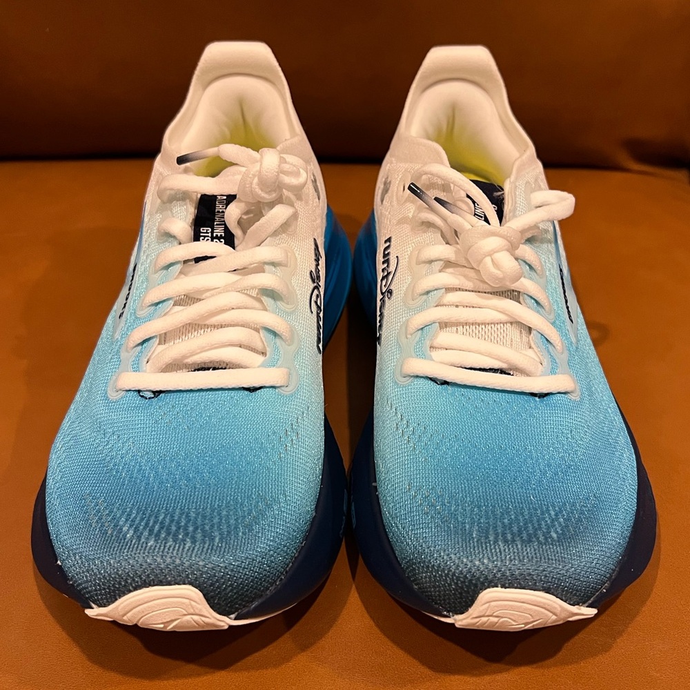 Brooks RunDisney Mickey Mouse Adrenaline GTS 25! - Picture 2 of 8